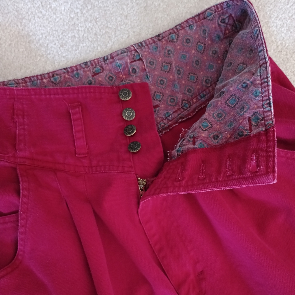 VINTAGE 1980S "GITANO" HIGH WAISTED, RELAXED FIT CRANBERRY JEANS! SIZE 11/12.